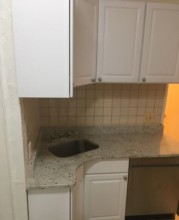 Building Photo - 4 Adella Pl