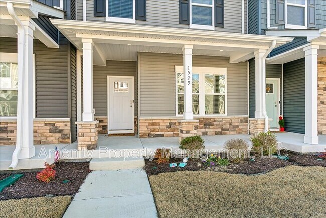 Photo - 1529 Stanford Ln