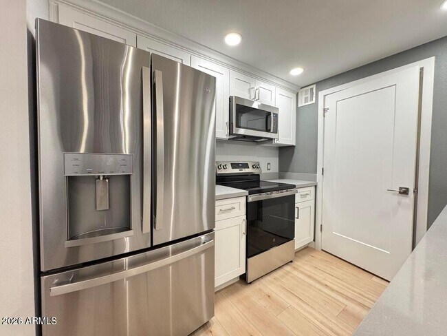 Photo - 1701 E Colter St Unidad 431