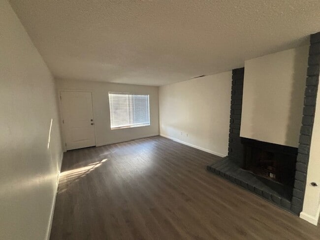 Photo - 1017 Nimrod Ct Unit A