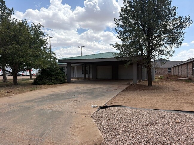 1809 E Grand Ave