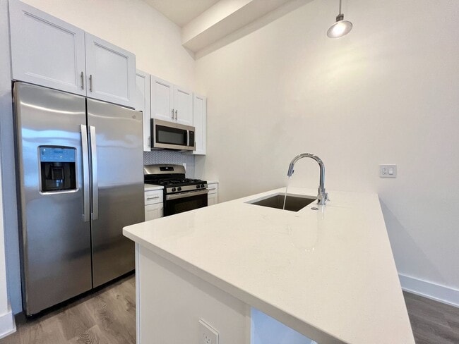 Photo - 1115 N American St