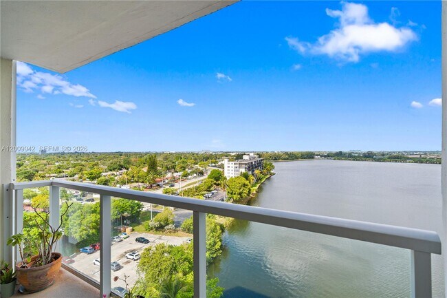 Building Photo - 1301 NE Miami Gardens Dr Unit 1124W