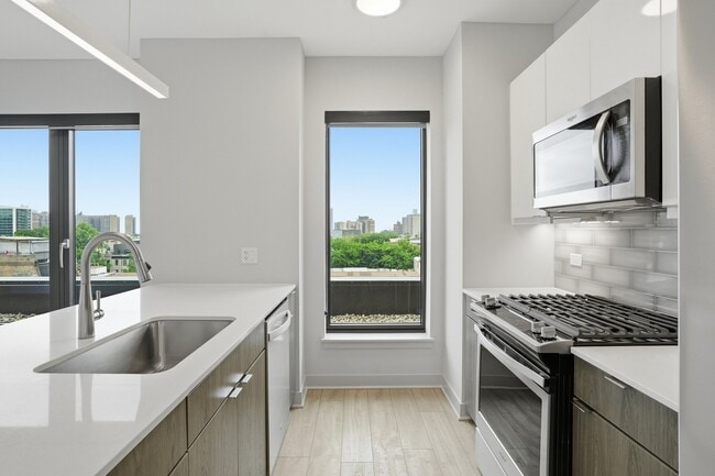 Photo - 1021 W Addison St Unit 710