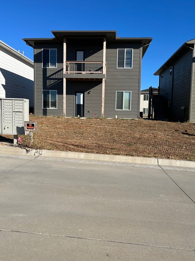 Building Photo - 5410 E 12th St N Unit 5410 N BRESSLER DR