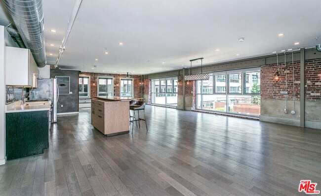 Photo - 527 Molino St Unit 202