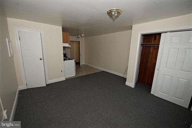Building Photo - 121 E Gay St Unit 2