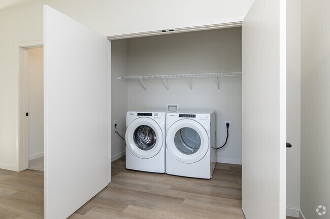 3BR, 2BA - 1,500SF - Laundry