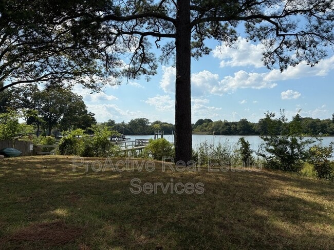 Photo - 3015 Luxembourg St
