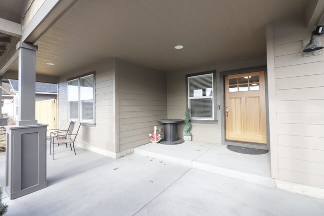 Photo - Be the first one to RENT this home! 3 bedrooms, 2 bathrooms, SINGLE LEVEL home with beautiful Lan...