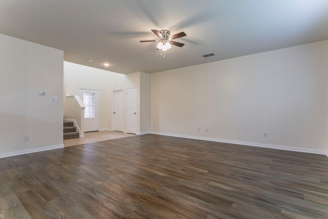 Photo - 211 Azalea Way