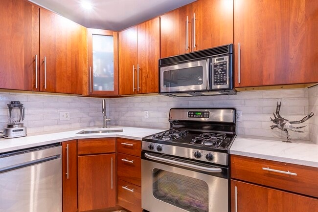 Building Photo - 52 Cooper St Unit #7