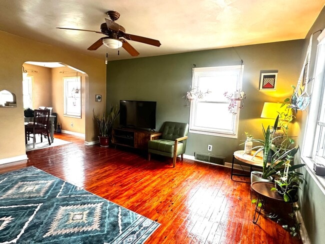 Photo - 1526 Edwards St