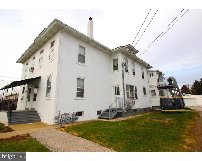 Building Photo - 15 Level Rd Unit 03