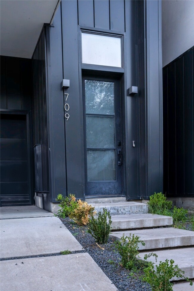 Photo - 709 Memorial Heights Dr