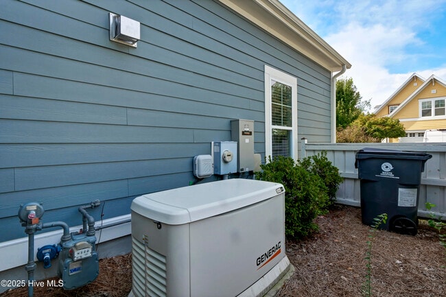 Photo - 2065 Shelmore Way