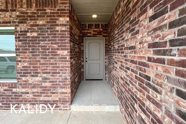 Photo - 12504 SW 12th St