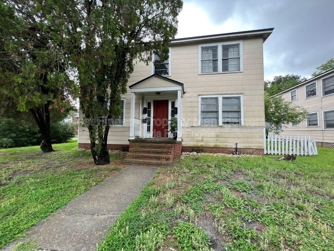Building Photo - 2608 College St