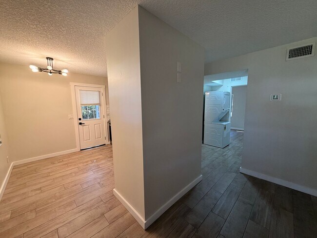 Photo - 1700 Main St Unidad 1700 Main St-  1720