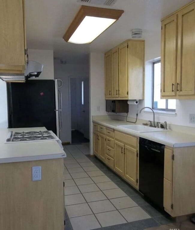 Photo - 3Bed, 2Bath **ON 2.5 ACRES!** Internet Paid.