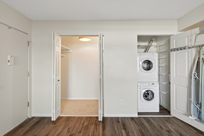 Photo - Rosco Apts- 2710 Unit 303