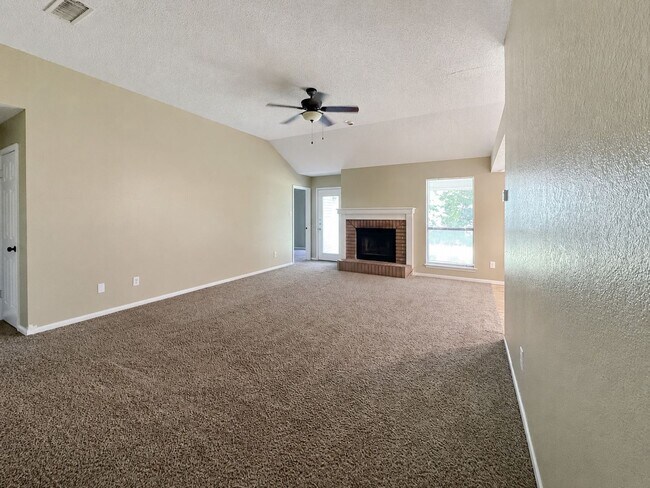 Photo - 4-Bedroom Home with Spacious Backyard in Stratford Estates