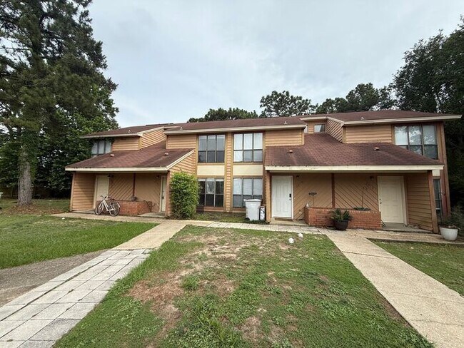 Building Photo - Gulf Breeze - Villa Woods - 2 bedroom, 1.5 bathroom