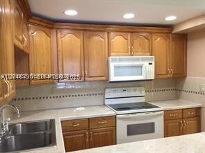 Building Photo - 9301 SW 92nd St Unit A211