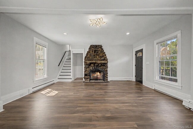 Photo - 480 King St