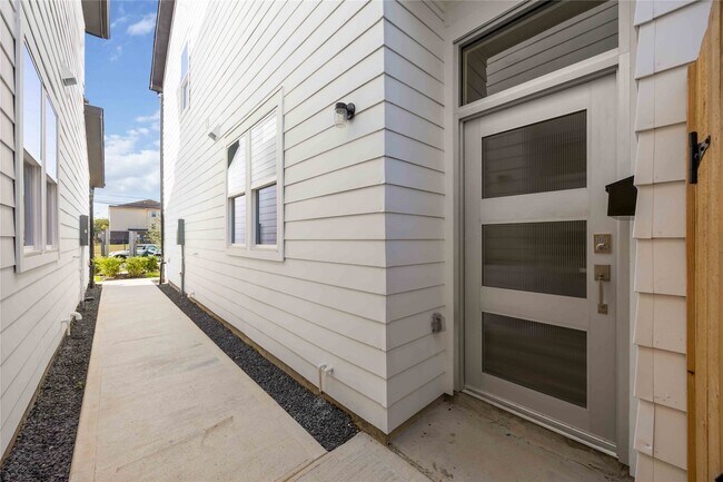 Photo - 5117 Briscoe St