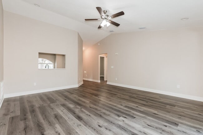 Photo - 306 Carriage Crossing Cir