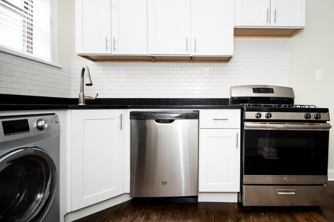 Photo - 3815 N Greenview Ave
