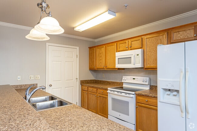 2BR, 2BA - 1,060SF - Guidry Row Apartment Homes