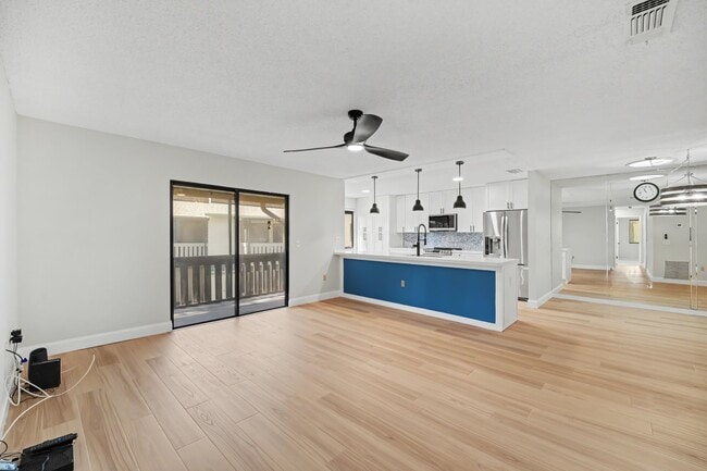Photo - 9000 York Ln