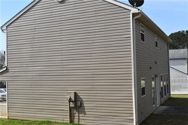 Photo - 1098 Village Creek