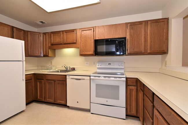 Photo - Big and Beautiful 2 Bedroom, 2 Full Bathroom, North Bethesda Condo!