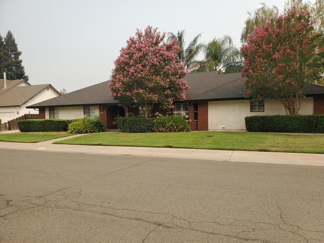 Building Photo - 1145 Willow Creek Dr