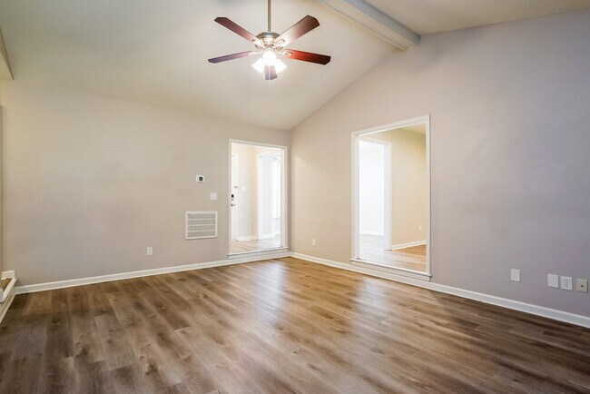 Photo - 303 Southampton Dr