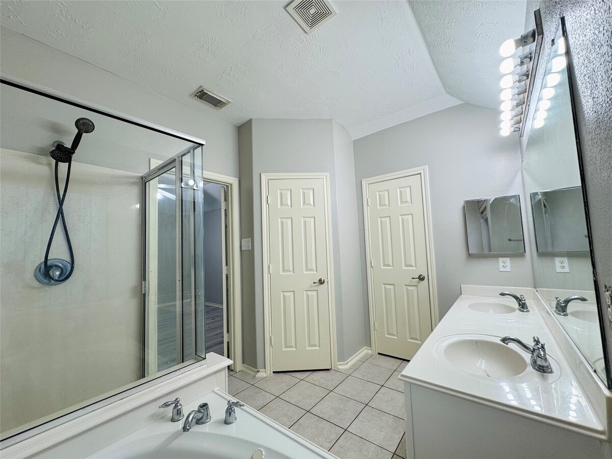 Photo - 24631 Hampton Lakes Dr