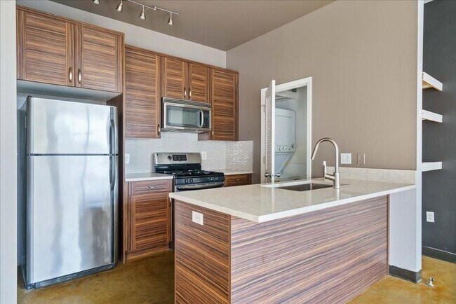 Photo - 2401 E 6th St Unidad 62