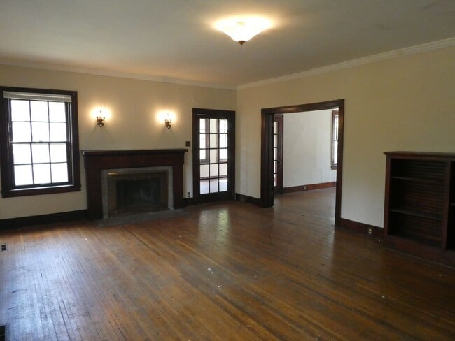 Photo - Beautiful 4 bedroom house in East Campus