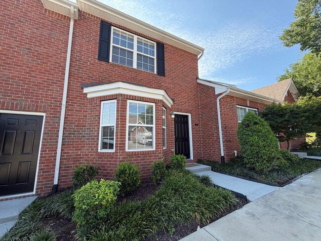 Building Photo - 2 Bedroom Brick Townhome in Franklin,TN's Desirable Hardison Hills Community