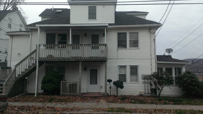 Building Photo - 36 S Walnut St Unit 3