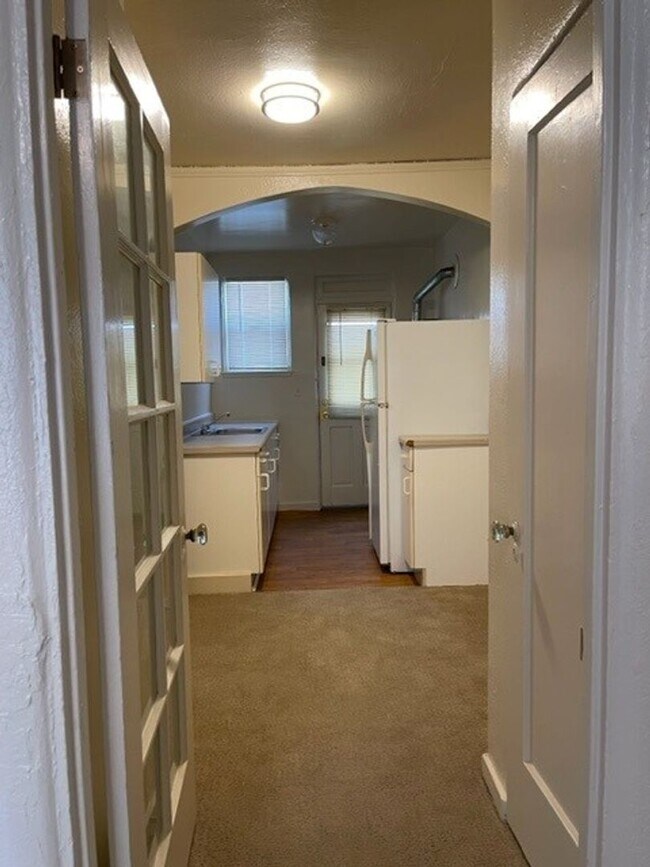 Photo - Quaint Studio, Freshly Painted, in Central... Unit 2609