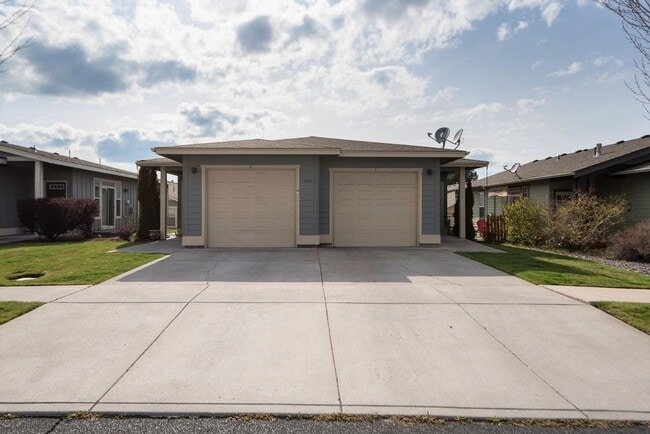 Building Photo - M435 Unit #2 Rental