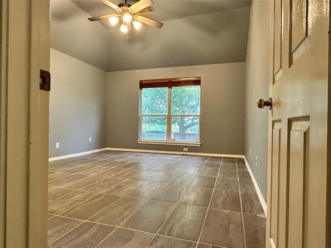 Photo - 1800 Briarton Ln N