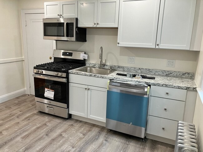 Photo - 158 Putnam St Unit #1R