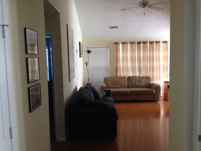 Photo - 4411 Silverbrook Ln Unidad H301