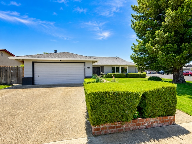 Photo - 708 Meadow Way