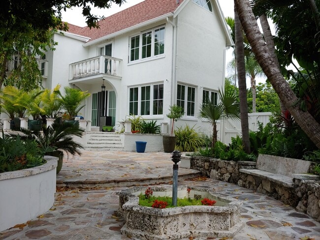 Photo - 912 NE 81st St Unidad Coral Palazo 2